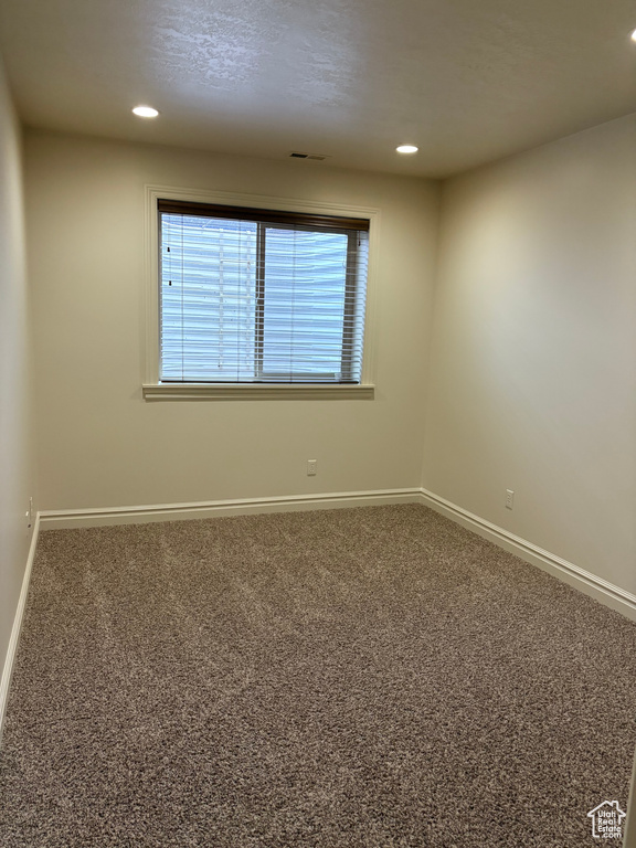 Empty room featuring baseboards, carpet flooring, and recessed lighting
