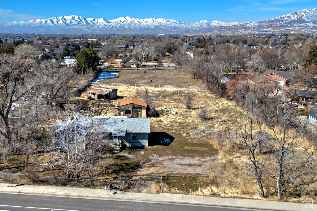 Aerial view with a mountain view