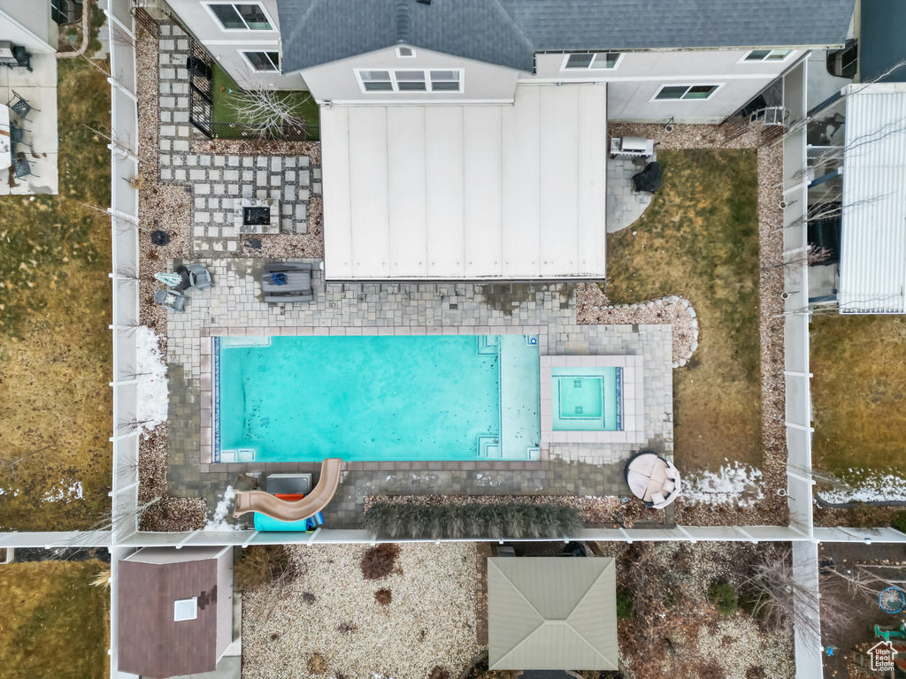 Birds eye view of property