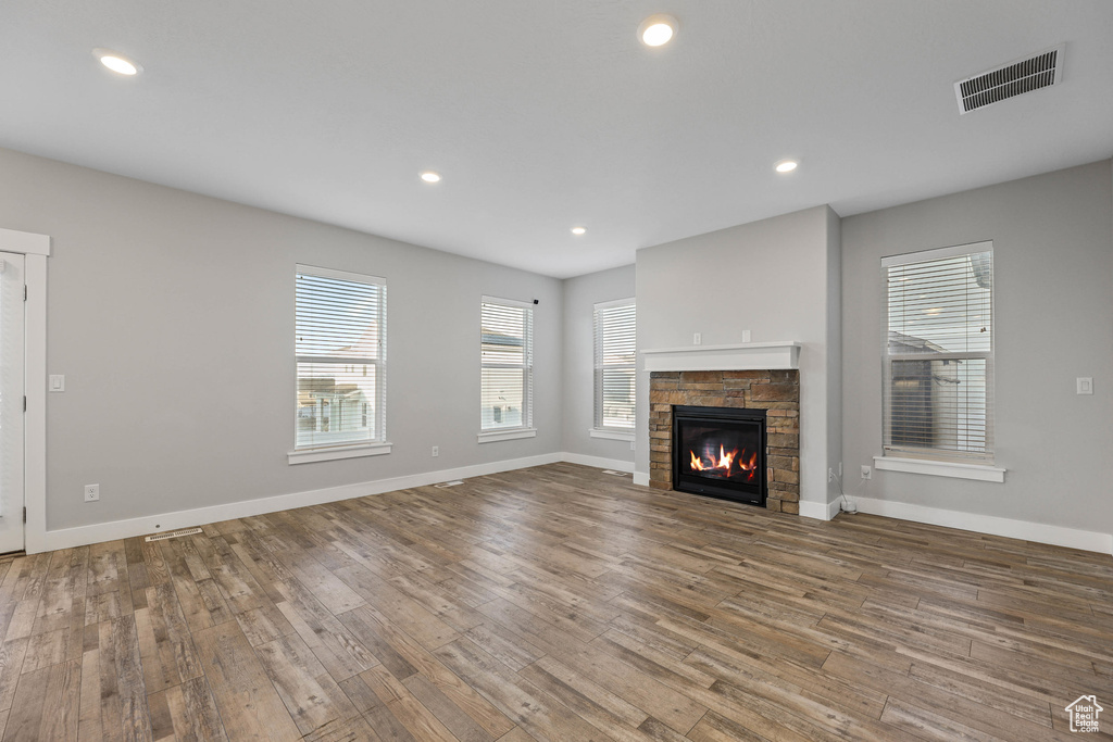 Unfurnished living room featuring baseboards, visible vents, wood finished floors, and recessed lighting