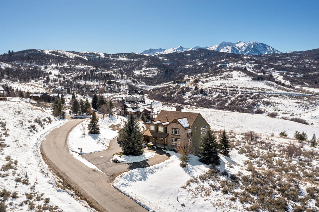 Snowy aerial view featuring a mountain view