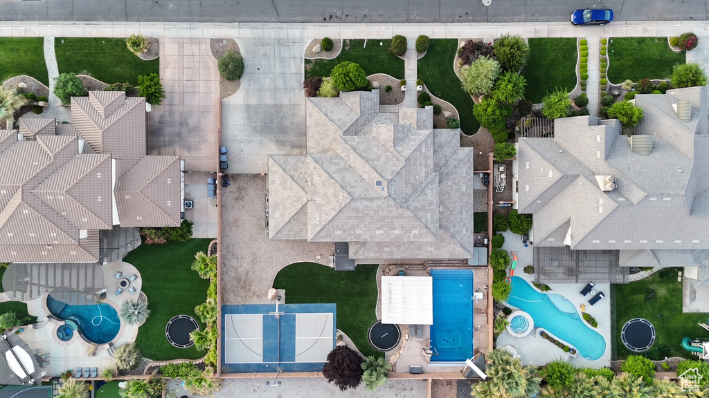 Bird's eye view of a pool area