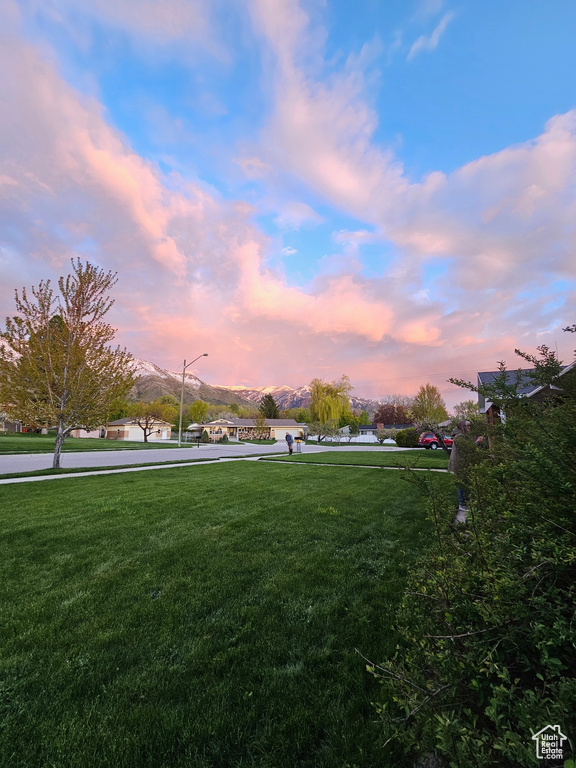 Surrounding community with a yard