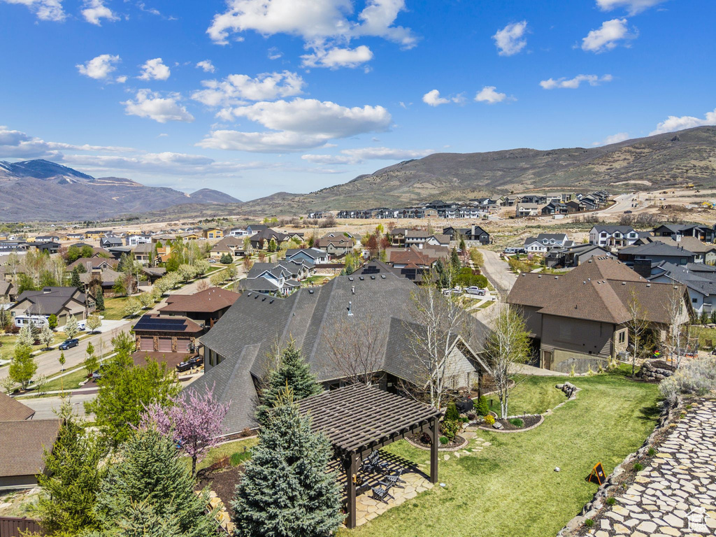 Bird\\\'s eye view with a residential view and a mountain view