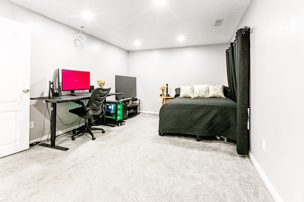 Bedroom featuring recessed lighting, carpet flooring, visible vents, and baseboards