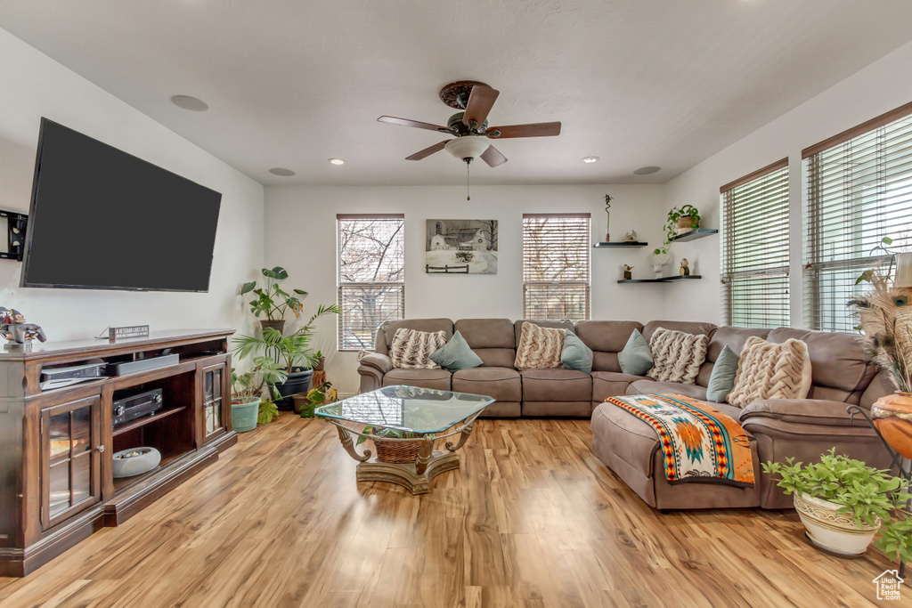 Living area with ceiling fan, light wood finished floors, and recessed lighting