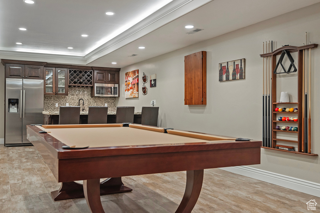 Game room with recessed lighting, a raised ceiling, visible vents, wet bar, and billiards