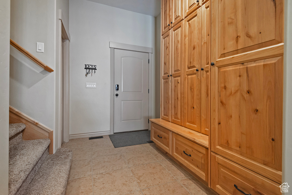 Mudroom with visible vents and baseboards