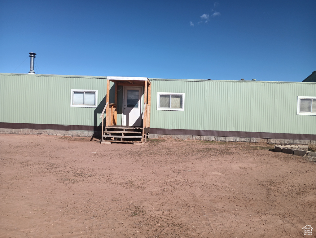 Manufactured / mobile home featuring entry steps