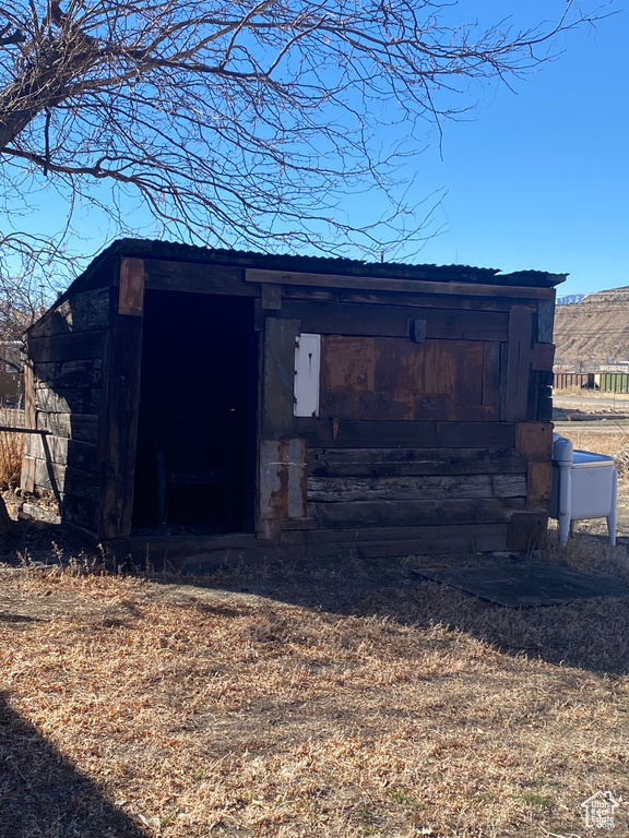 View of outdoor structure featuring an outbuilding