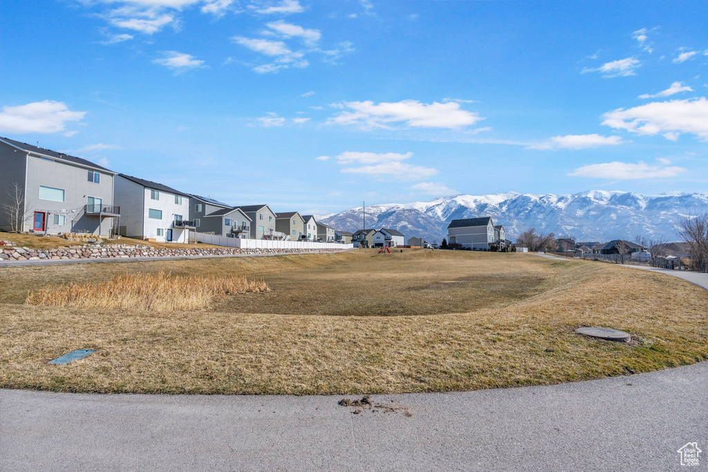 View of yard with a residential view and a mountain view