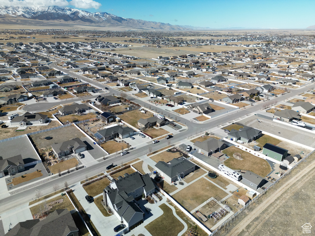 Aerial view with a residential view and a mountain view
