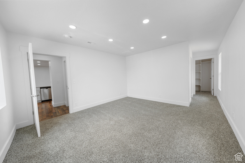 Carpeted spare room featuring recessed lighting and baseboards