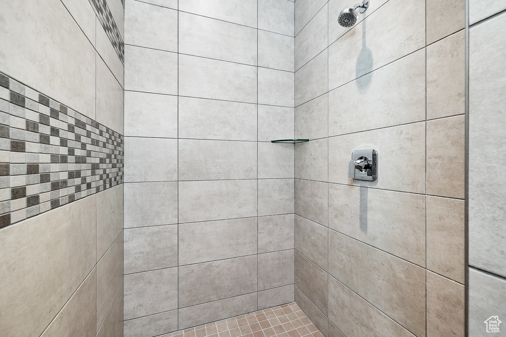 Bathroom featuring a tile shower