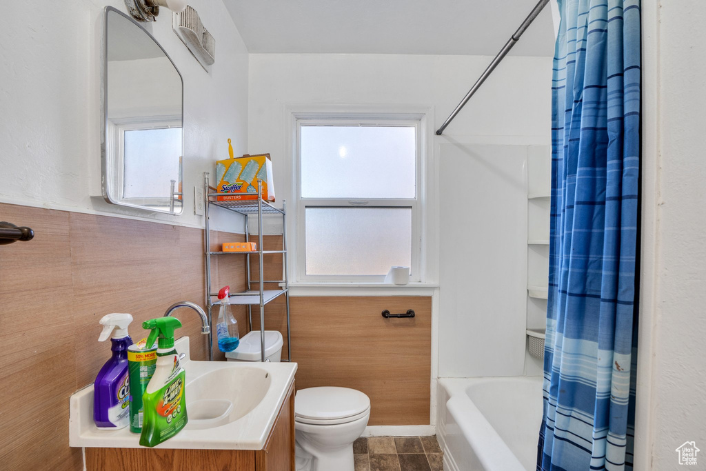 Full bathroom featuring visible vents, shower / tub combo, vanity, and toilet