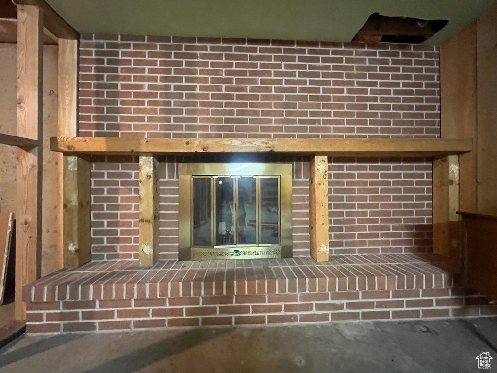 Room details featuring a glass covered fireplace