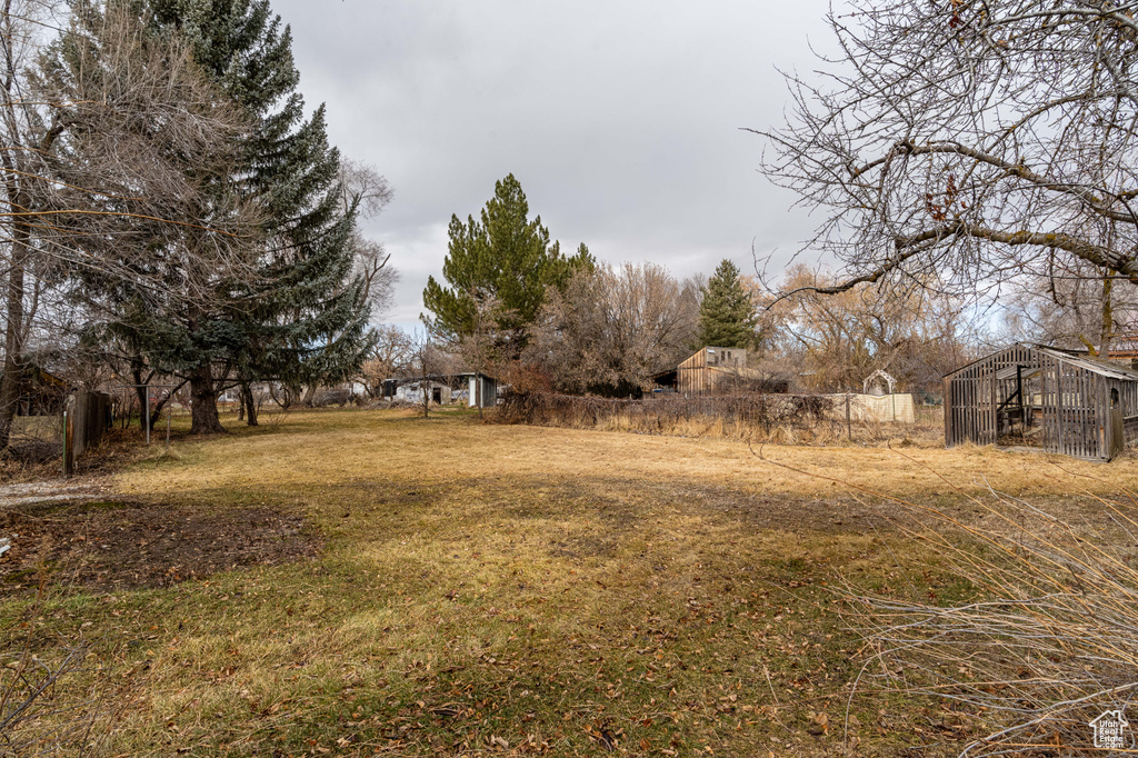 View of yard with an outbuilding