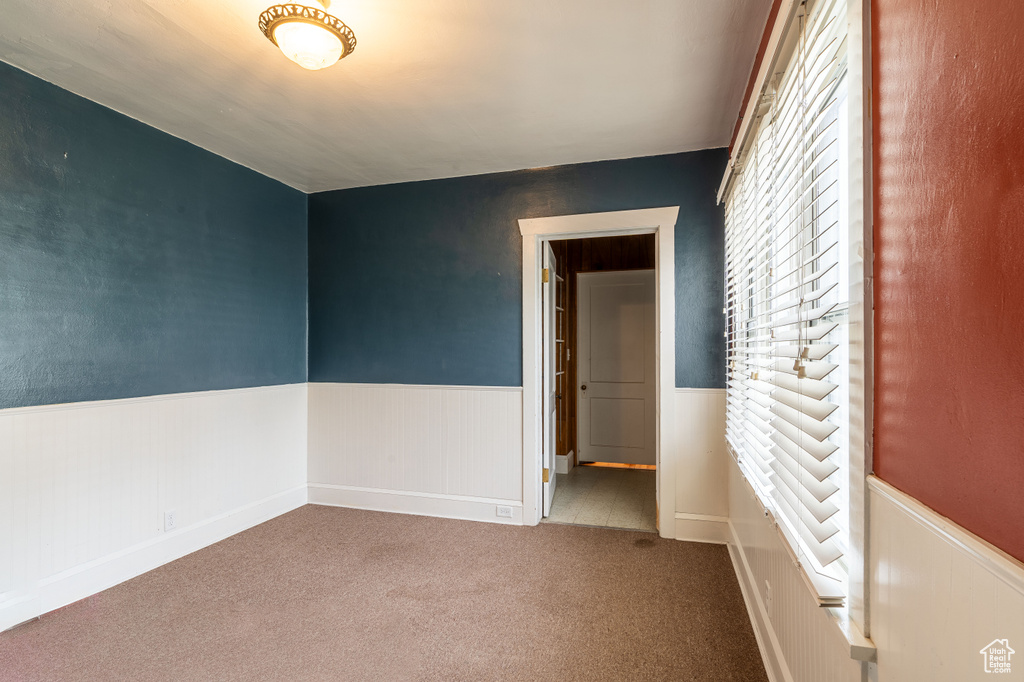 Empty room with carpet flooring