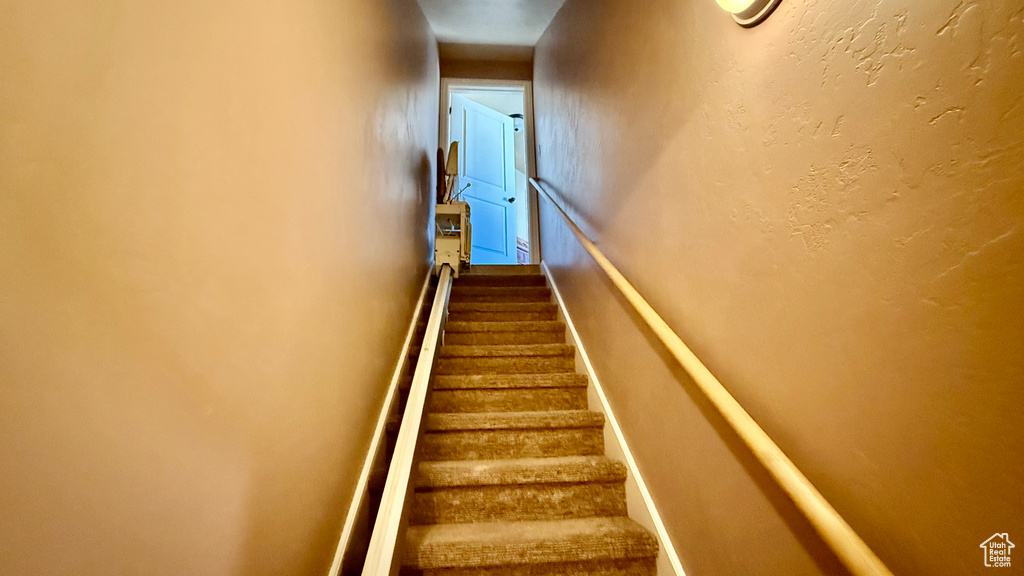 3922 W NIPOMA DUNE DR South Jordan, UT 84009
