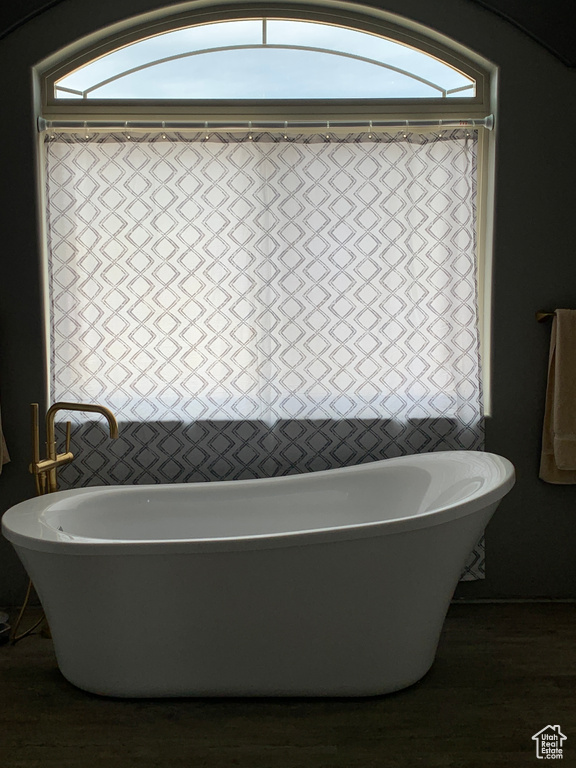 Full bathroom featuring a freestanding bath