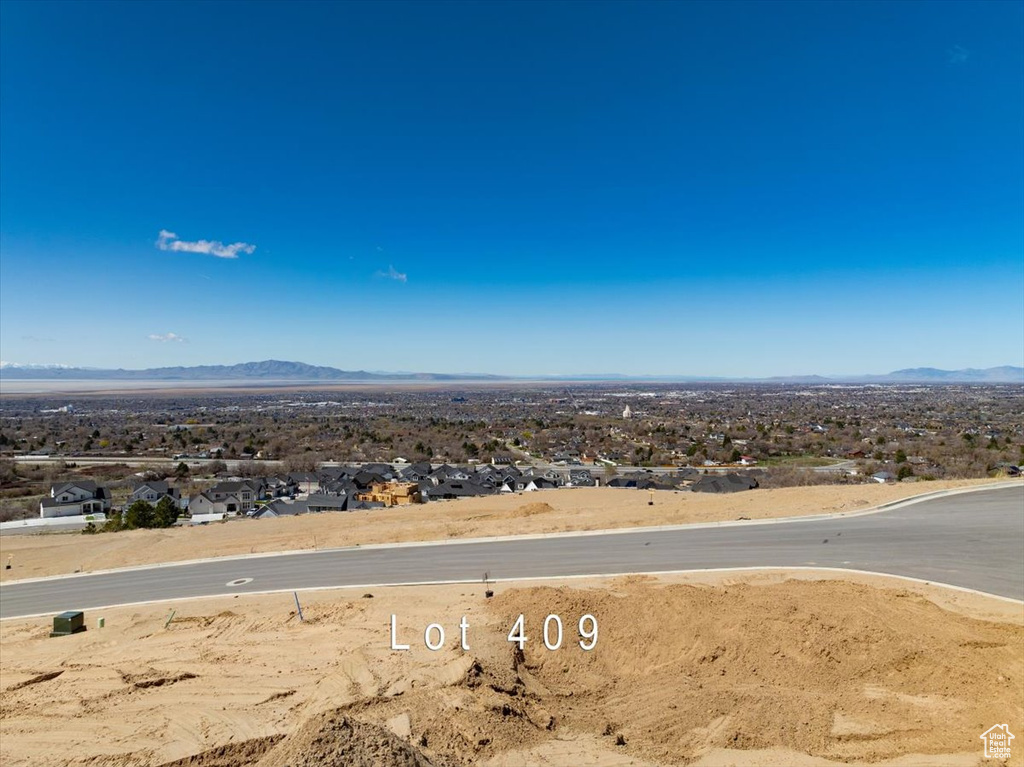 Aerial view with a mountain view