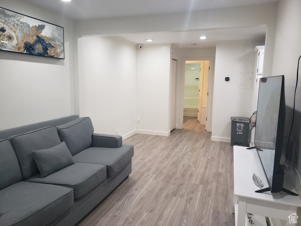 Living area featuring recessed lighting, light wood-style flooring, and baseboards