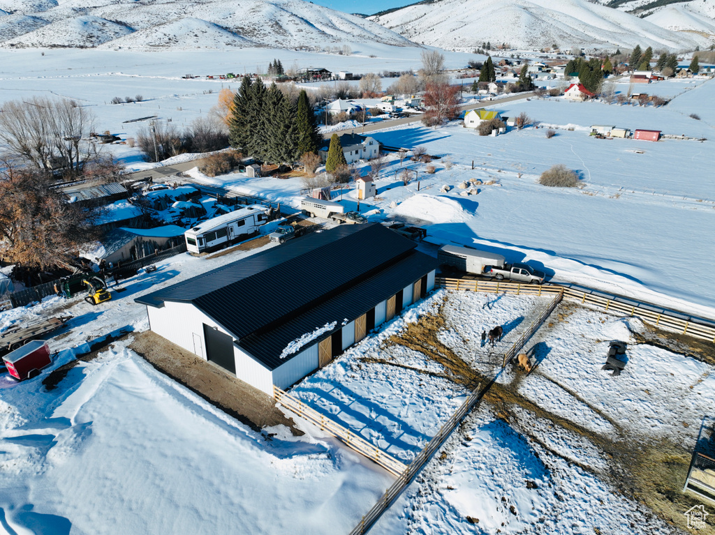 Snowy aerial view featuring a mountain view