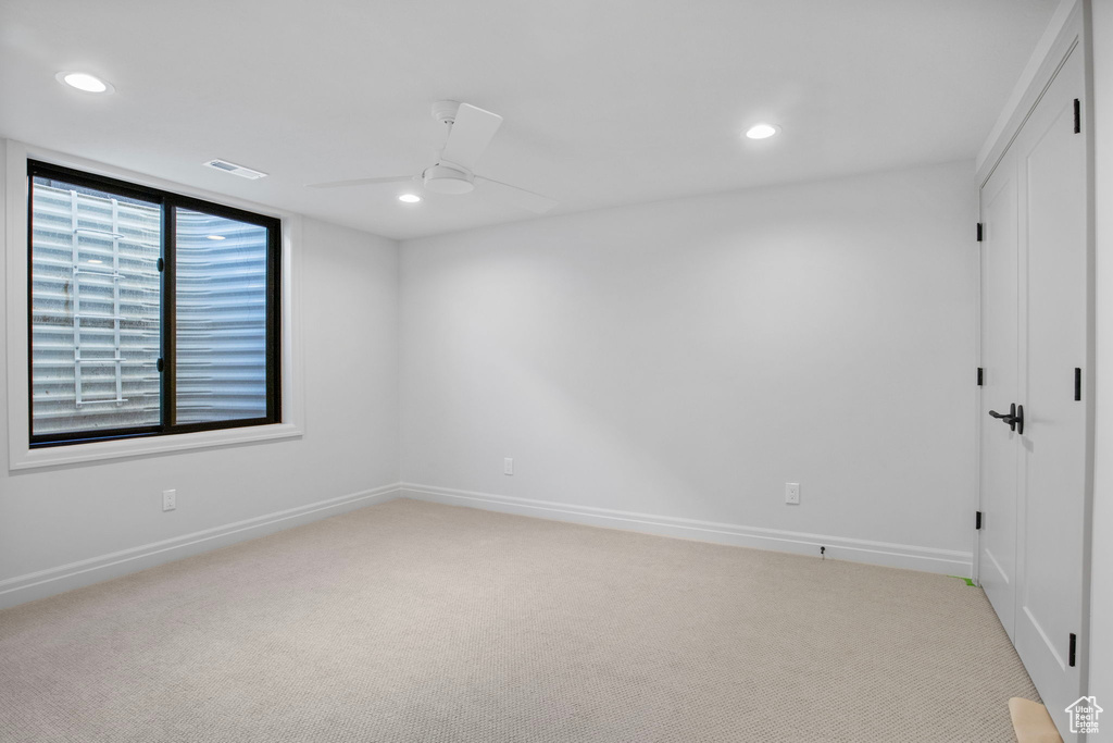 Empty room featuring ceiling fan, recessed lighting, visible vents, and light colored carpet