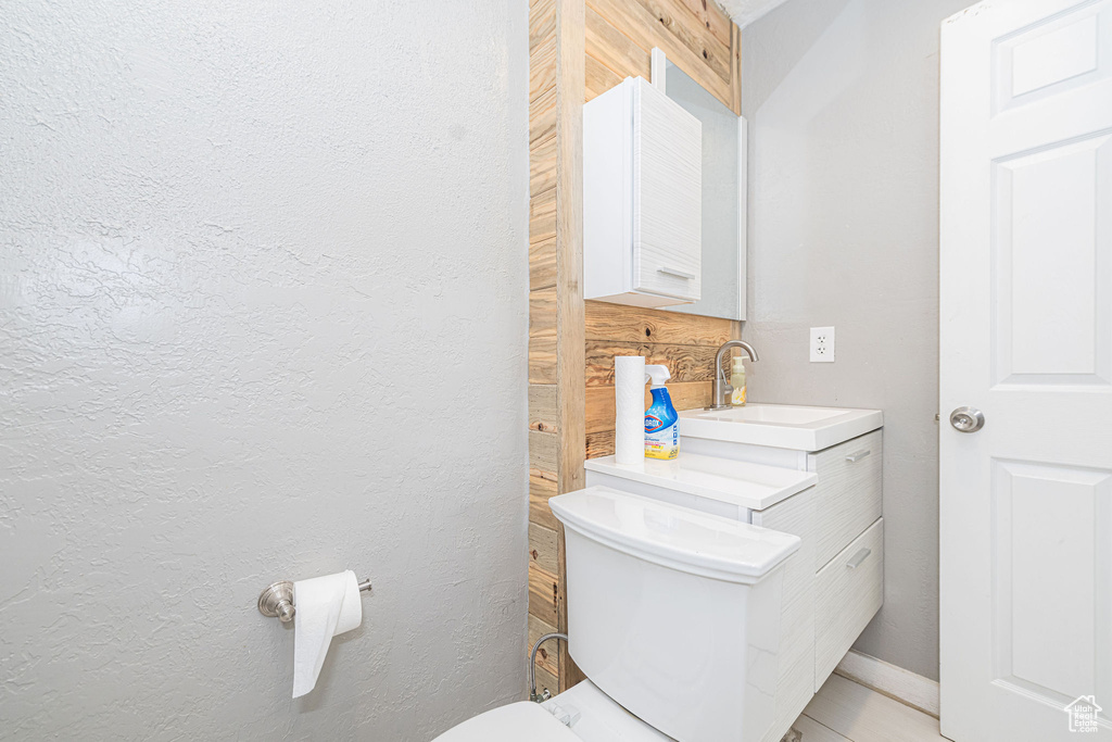 Laundry room with a sink and a textured wall