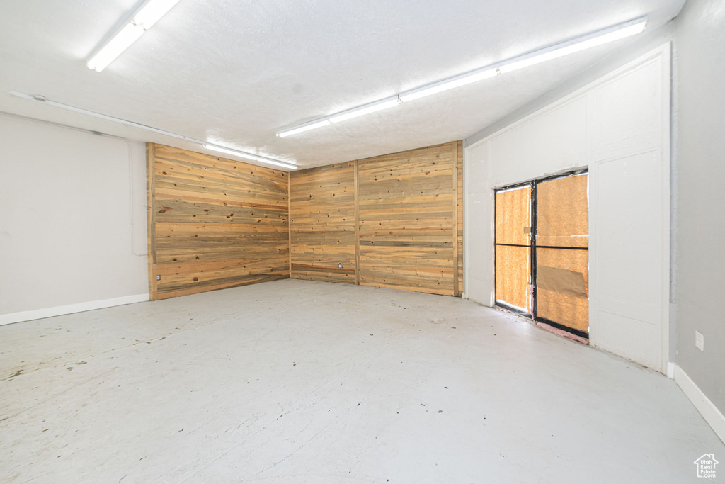 Unfurnished room with concrete flooring