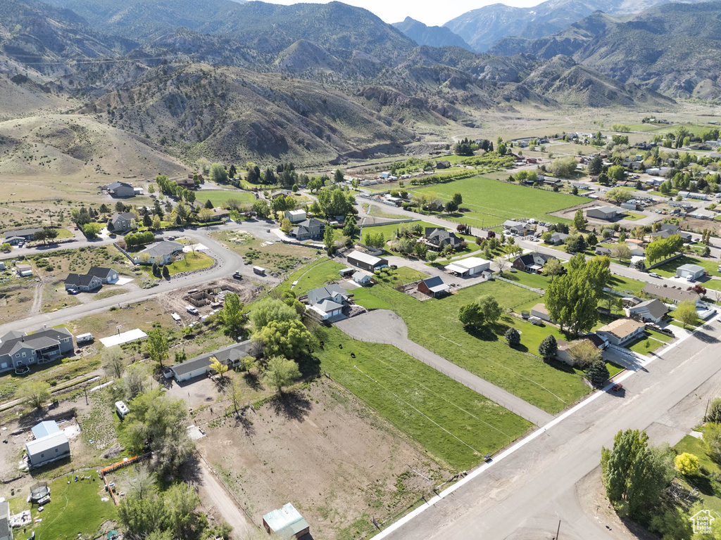 Aerial view of property's location with mountains