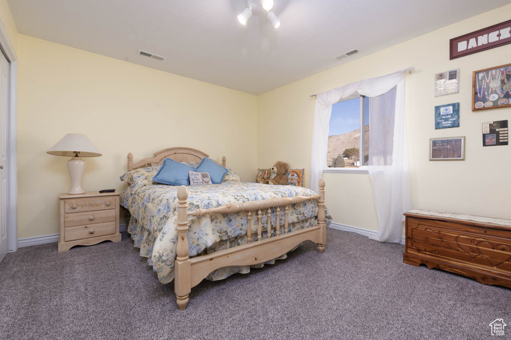 Bedroom featuring baseboards, visible vents, and carpet flooring