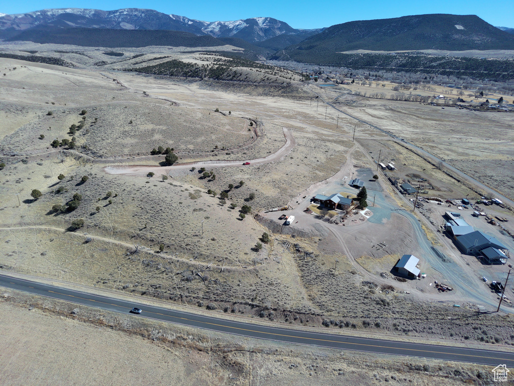 Aerial view with a mountain view