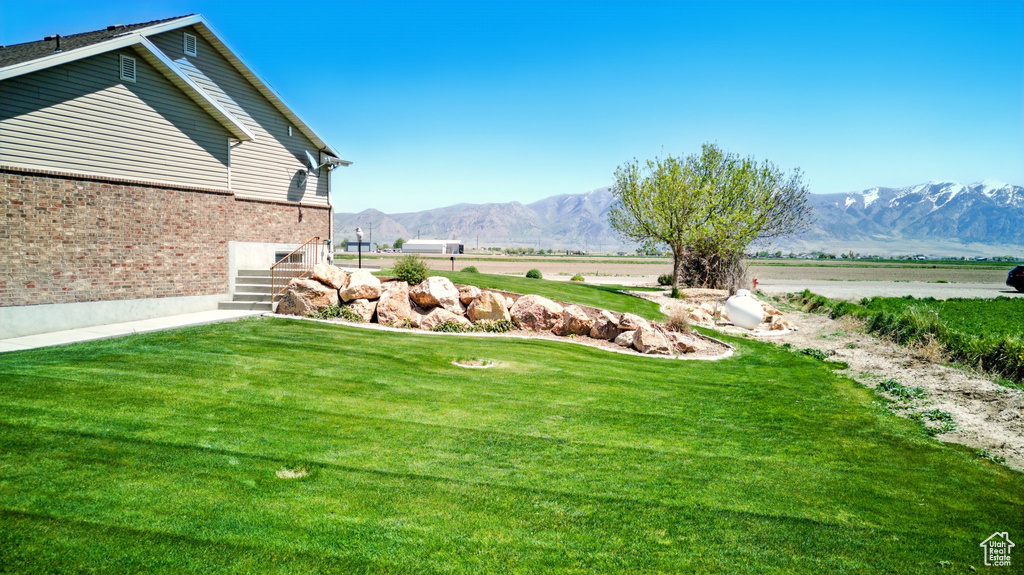 View of yard with a mountain view
