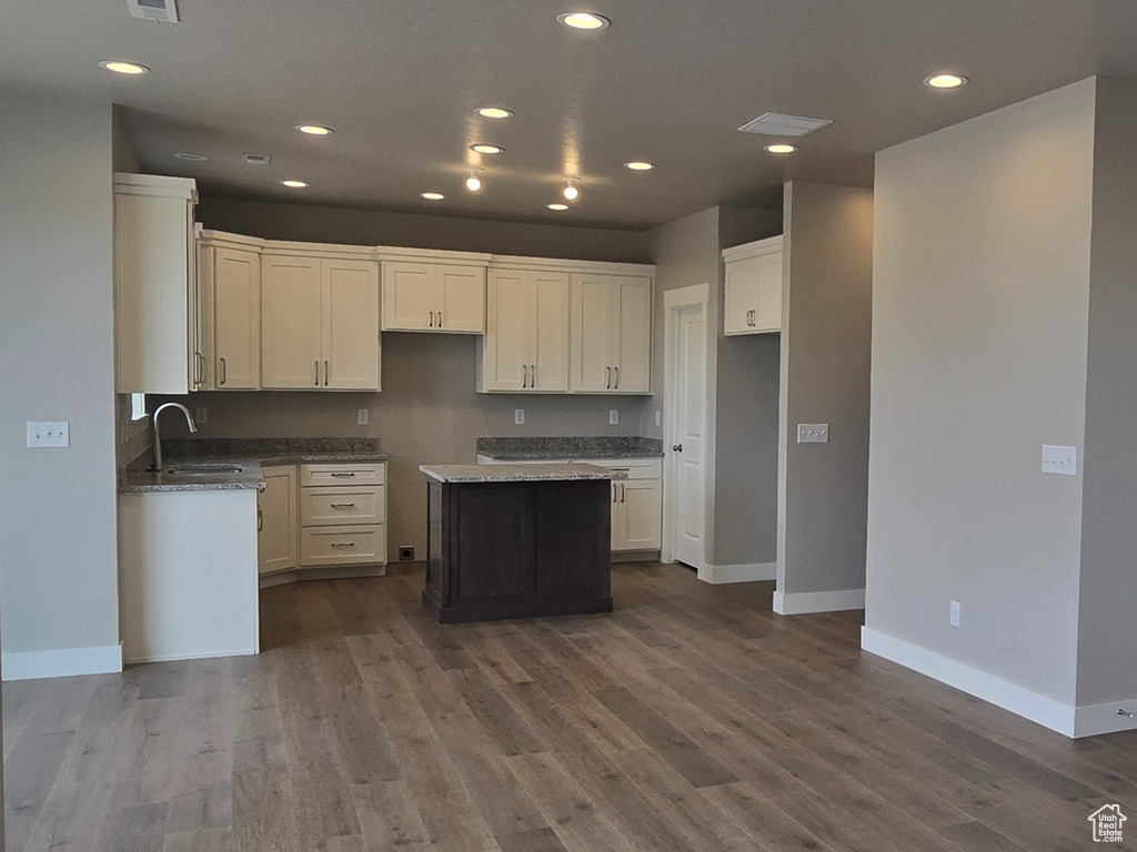 Kitchen featuring a sink, white cabinetry, baseboards, ceiling fan, and recessed lighting