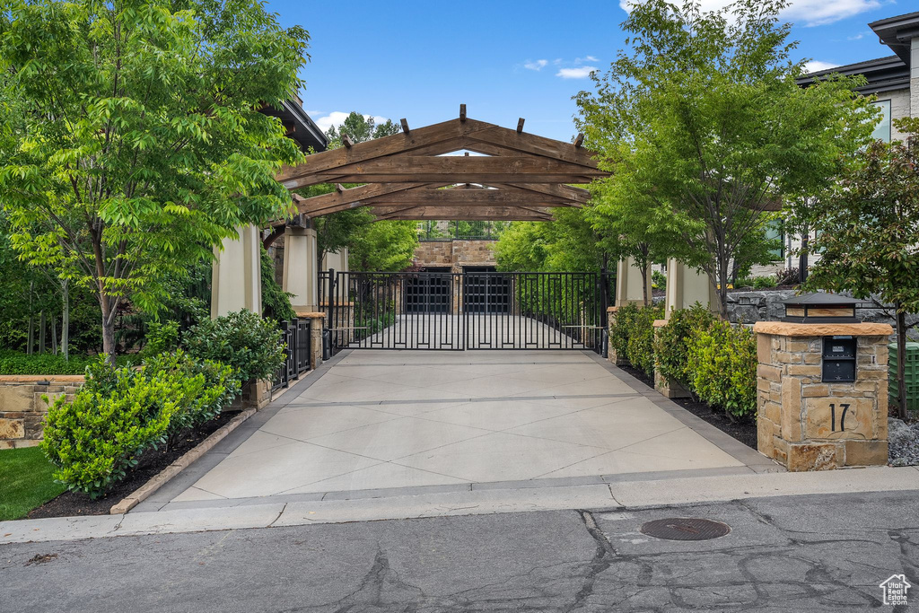 Gate featuring a pergola