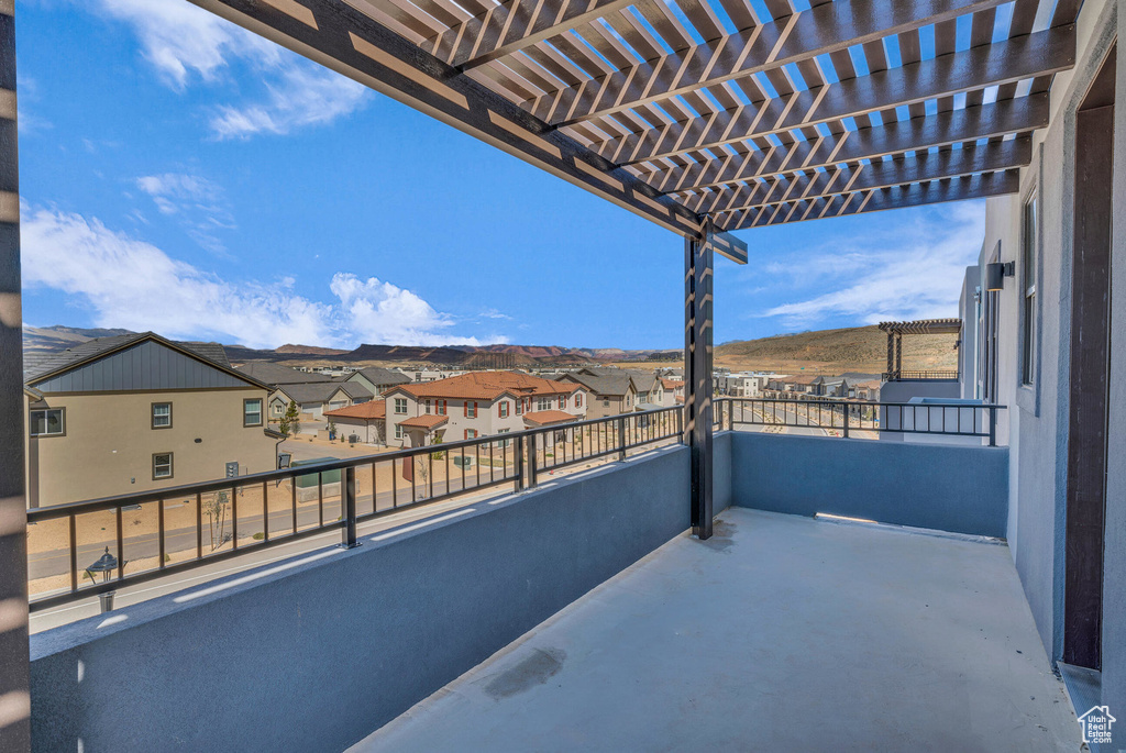 Balcony with a residential view and a pergola