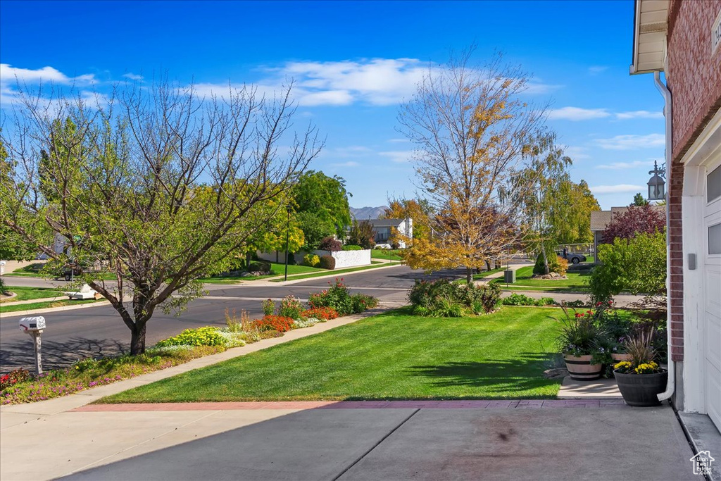 Surrounding community featuring uncovered parking and a lawn