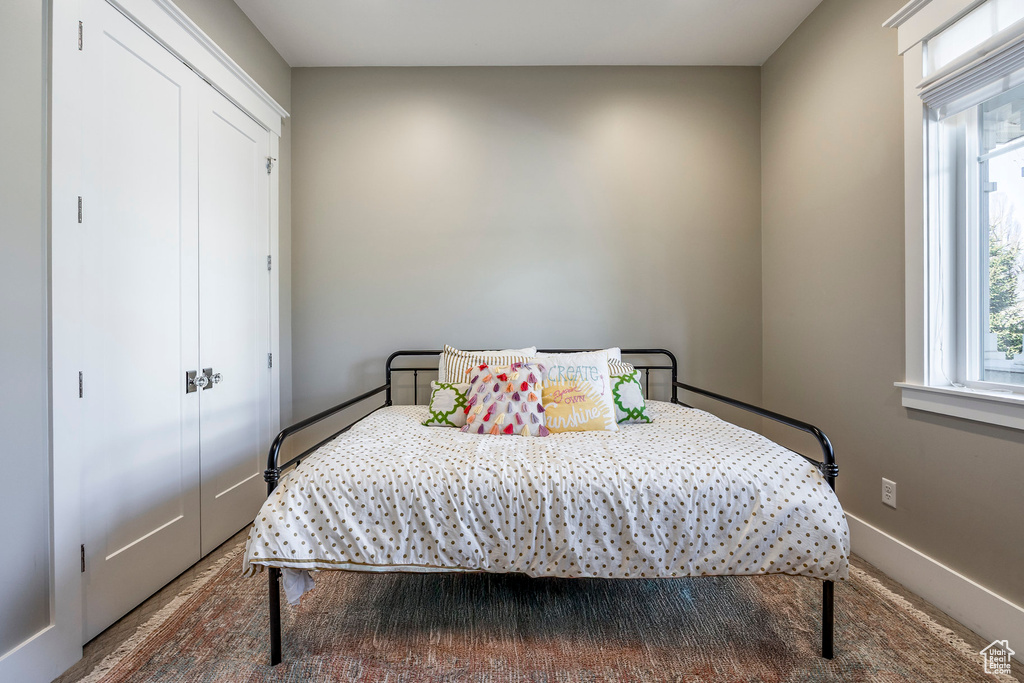 Bedroom with baseboards and a closet