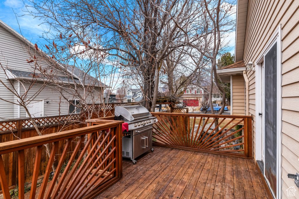 Deck featuring a grill