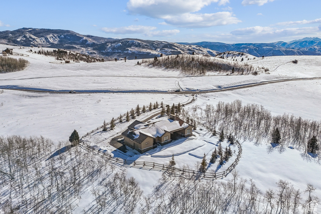 Snowy aerial view featuring a mountain view