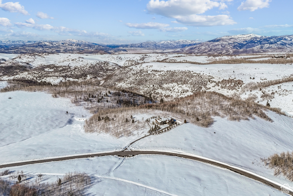 Snowy aerial view with a mountain view