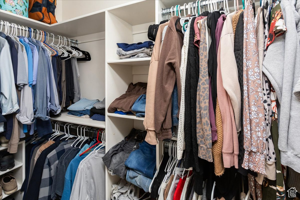 View of walk in closet
