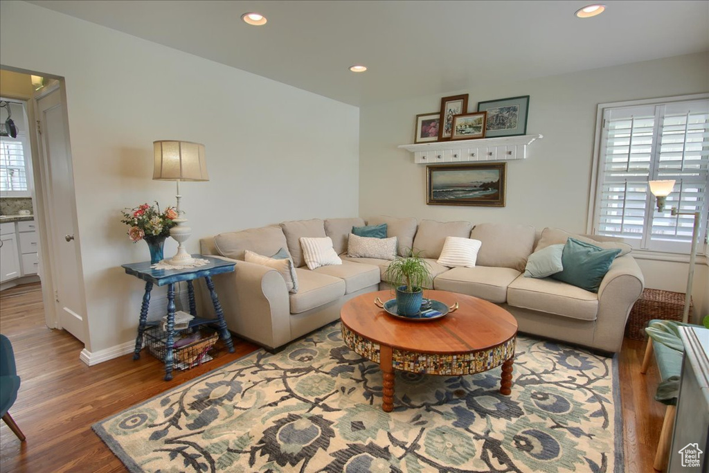 Living area with baseboards, wood finished floors, and recessed lighting