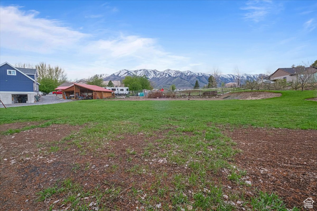 View of yard featuring a mountain view