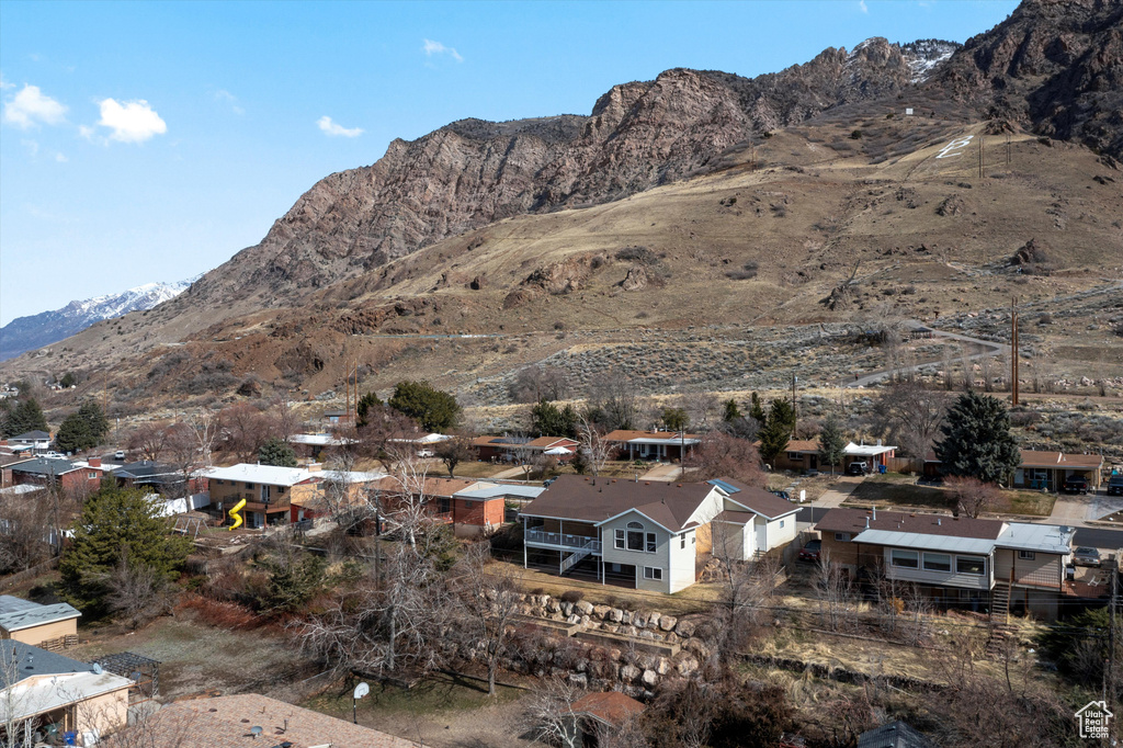 Mountain view featuring a residential view