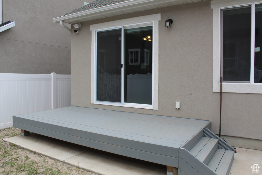 Deck with fence