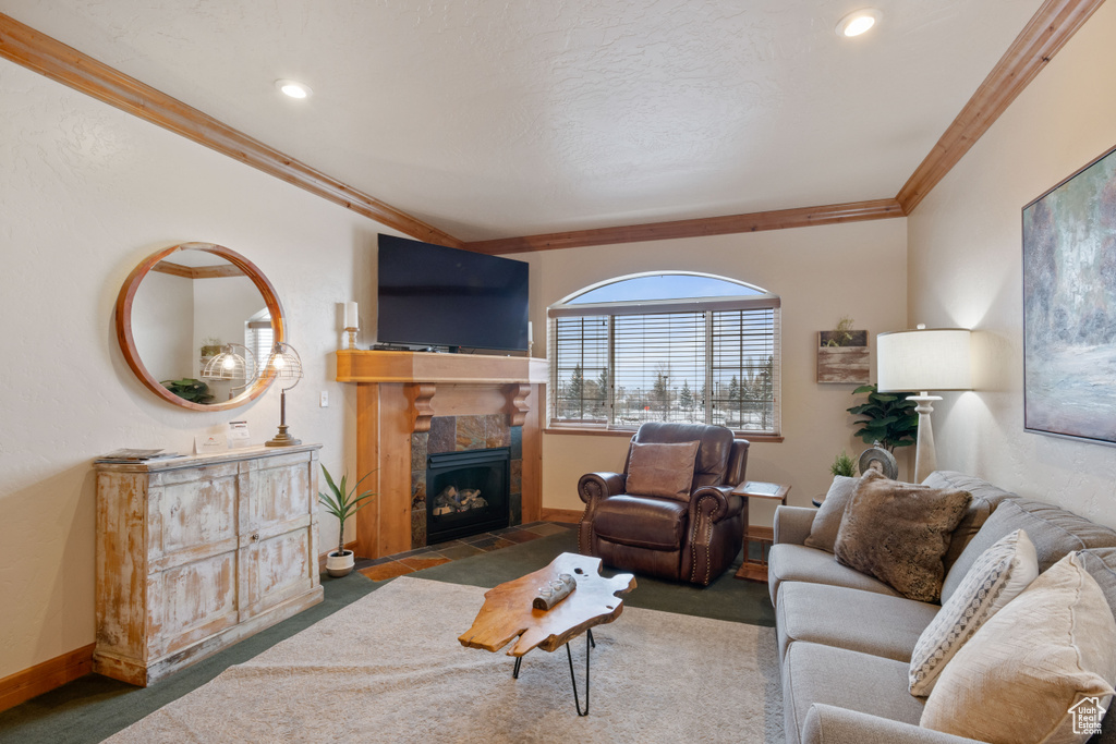 Living room with carpet, a fireplace, recessed lighting, ornamental molding, and baseboards