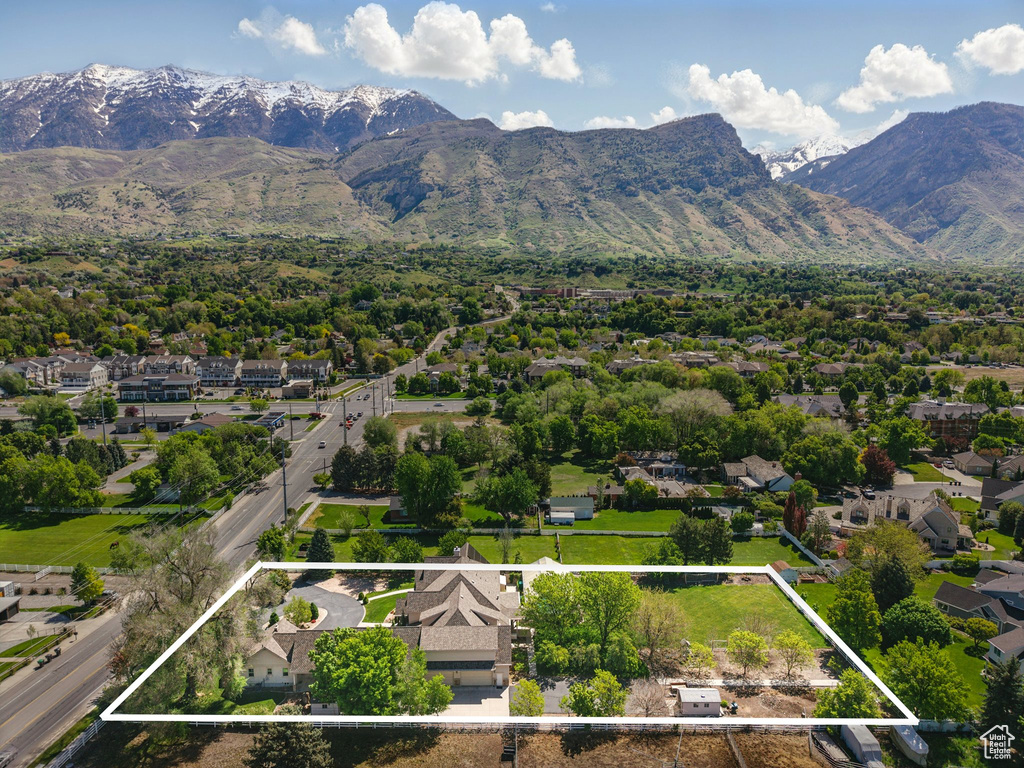 Aerial perspective of suburban area featuring property parcel outlined and mountains