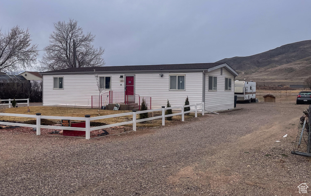 Manufactured / mobile home with fence and dirt driveway